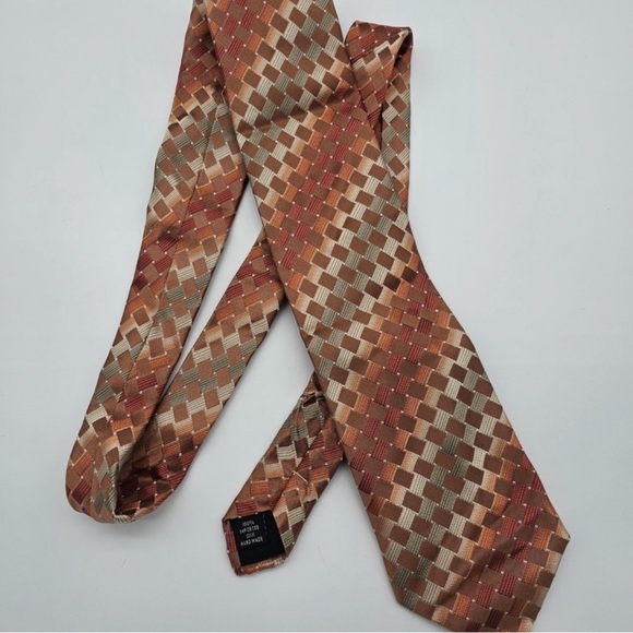 Kenneth Cole Reaction Men's Tie, 100% Silk, Hand made - Picture 6 of 7